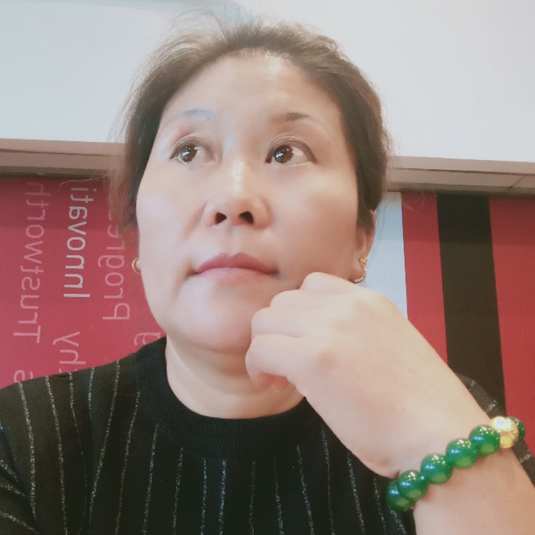 藍(lán)寶石女人