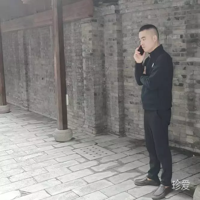 听泉一笑