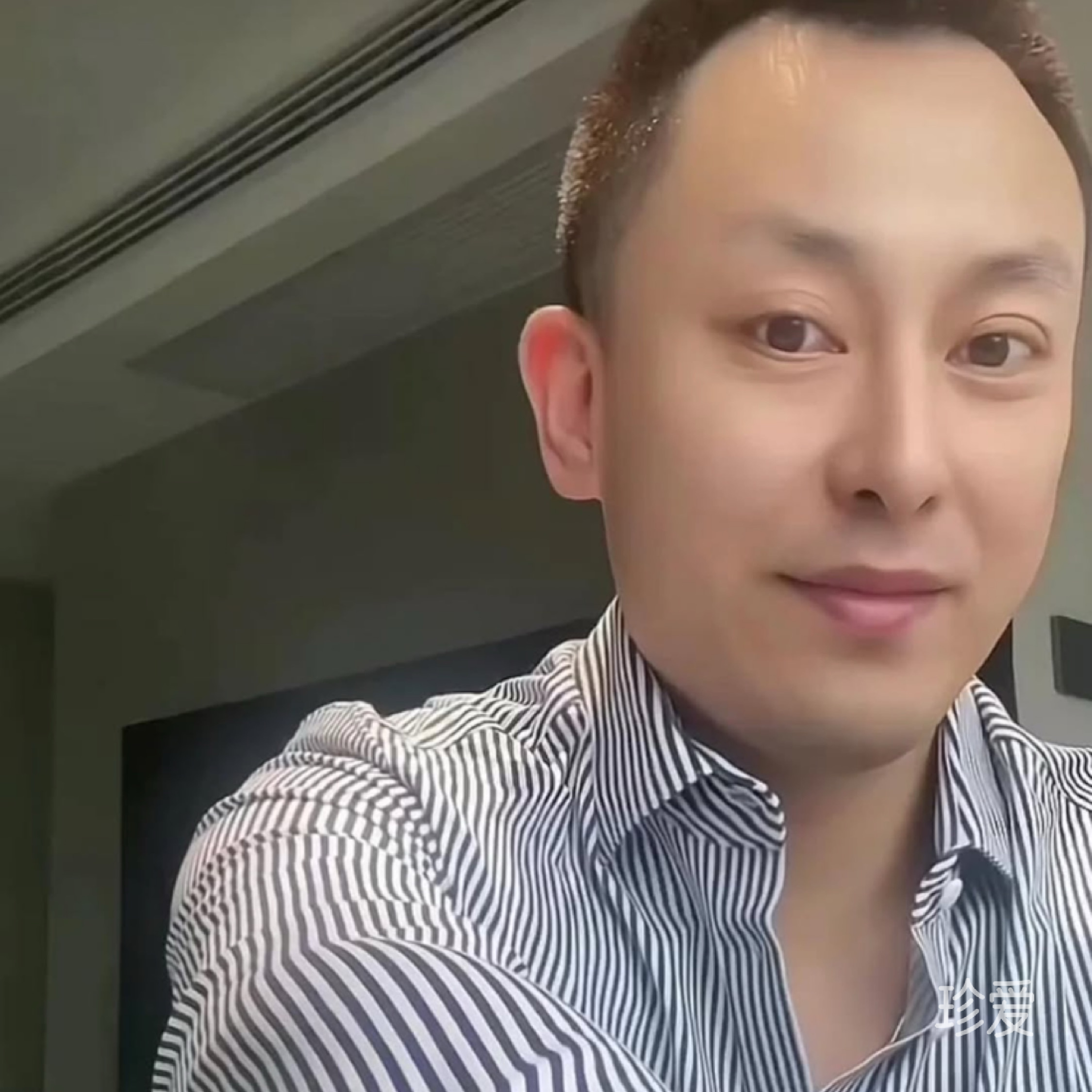 訴说悲伤的微笑