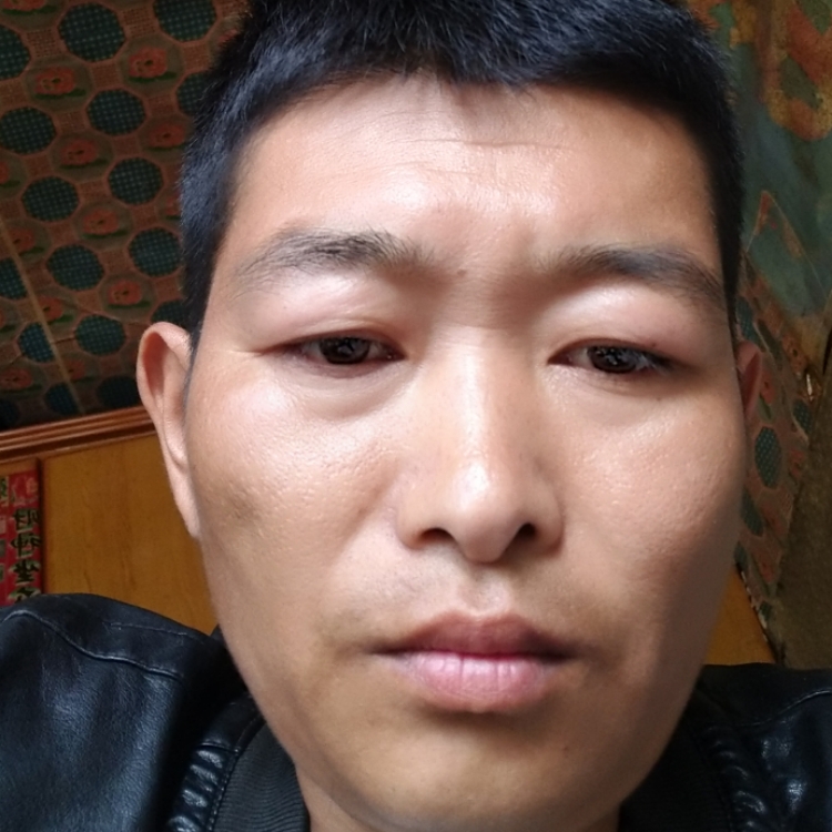 農村坡道竟是泥