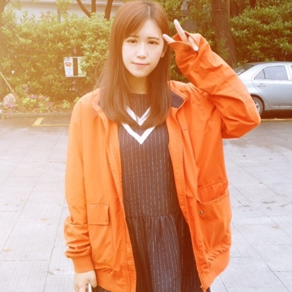 回眸一笑百媚生