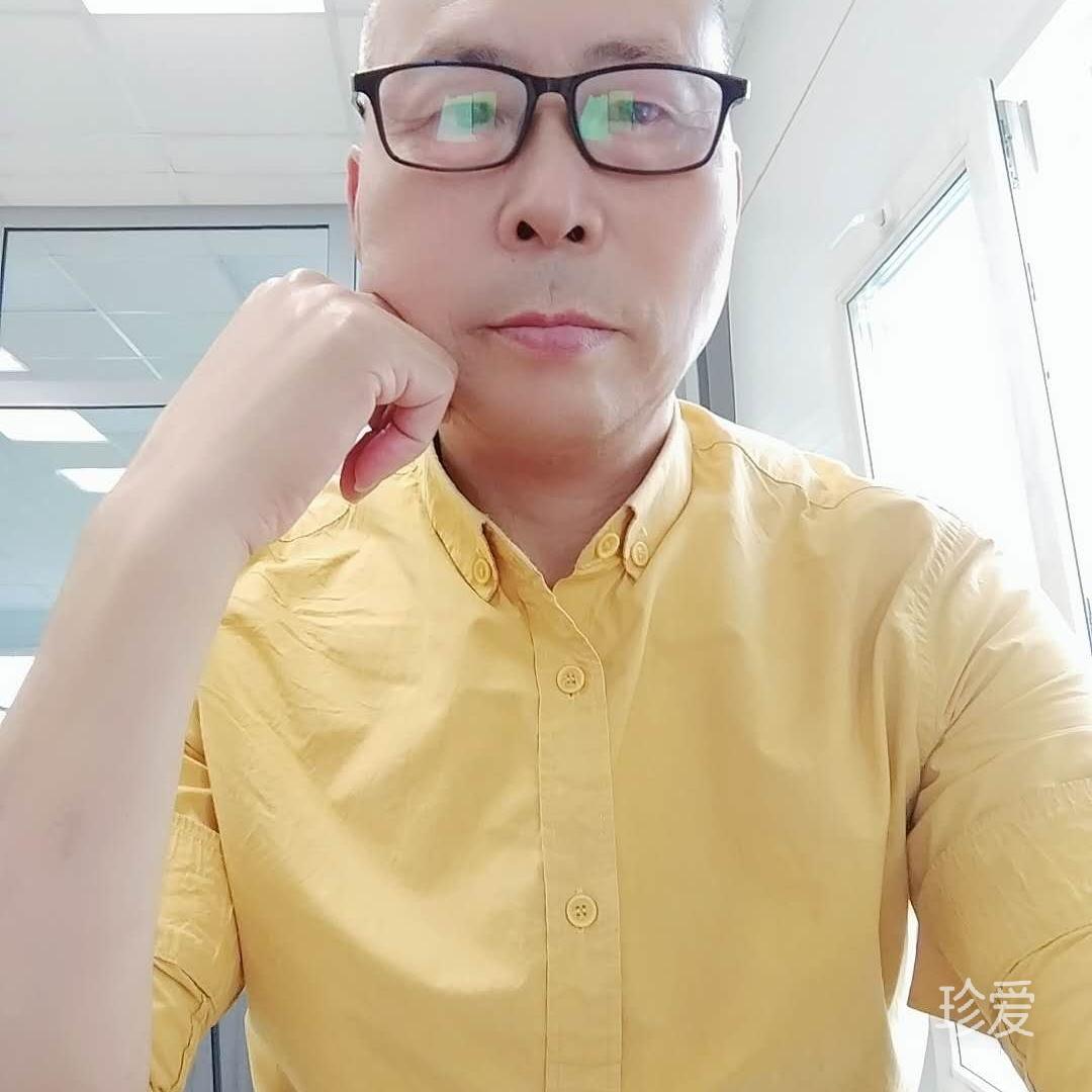她像个孩子