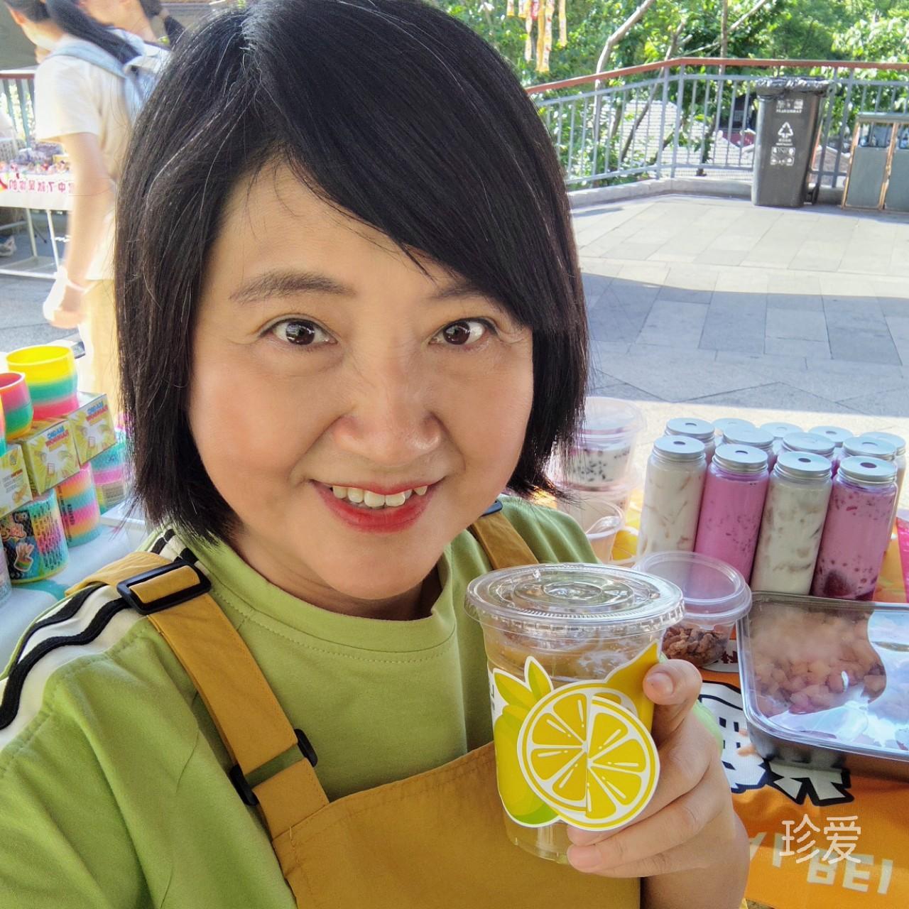 月光漫过林梢