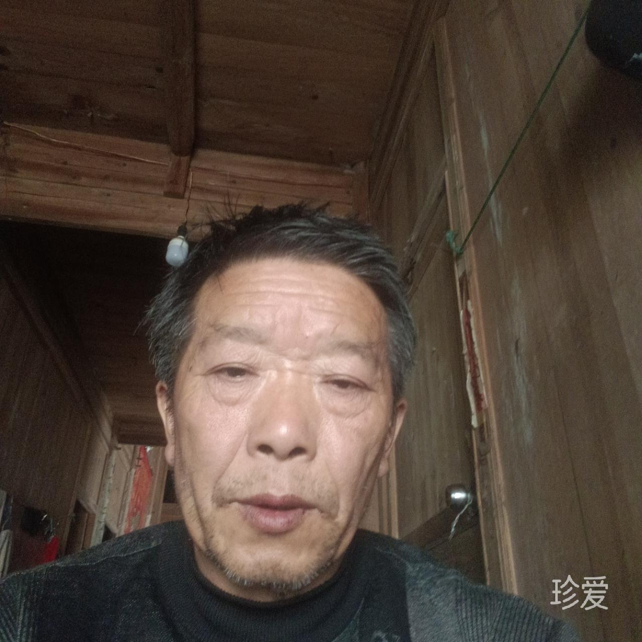 一抹孤影
