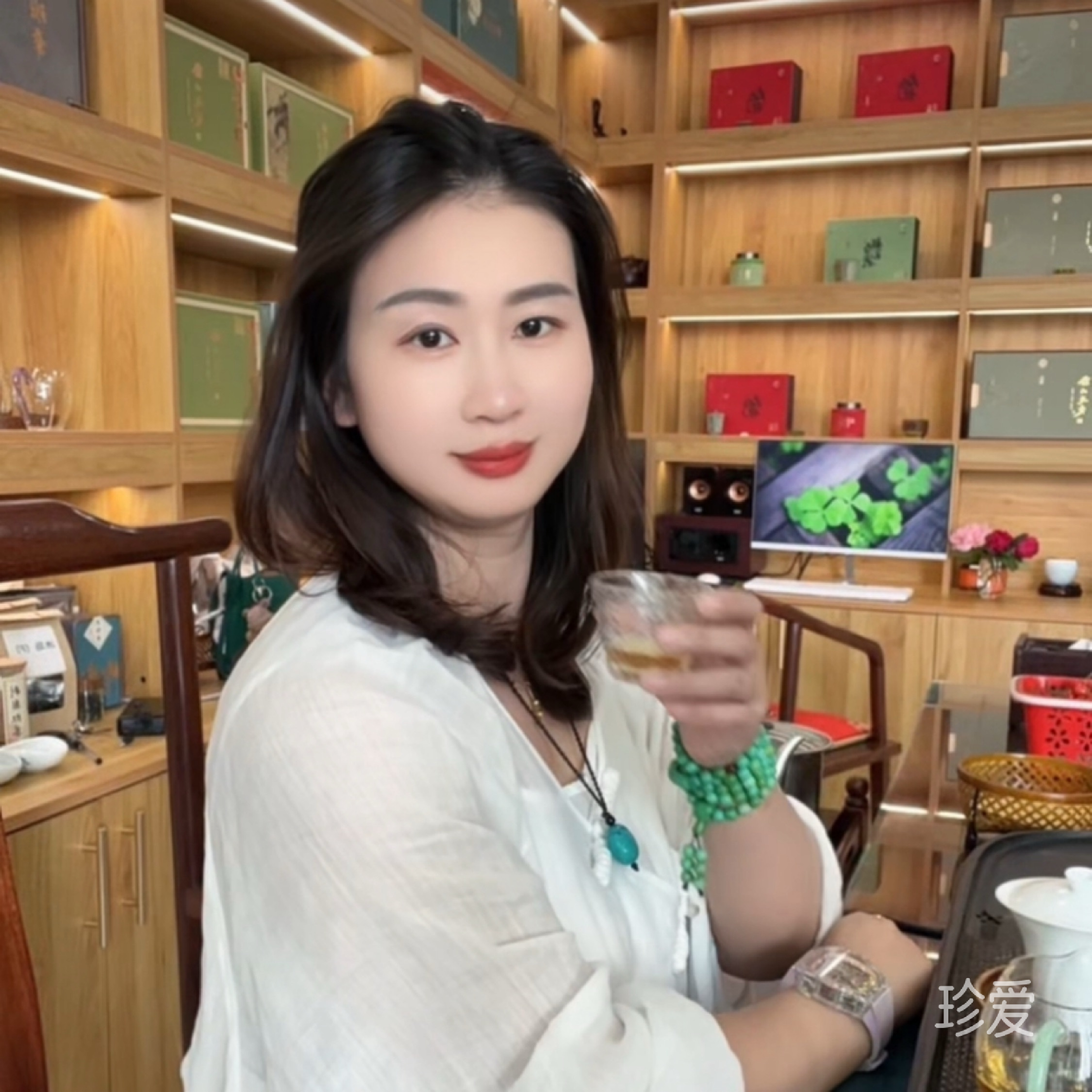 一杯快乐的茶