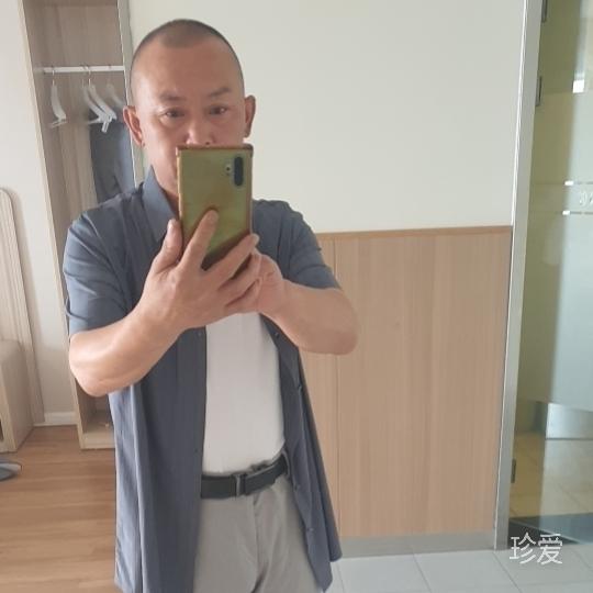 想和你一起牵手