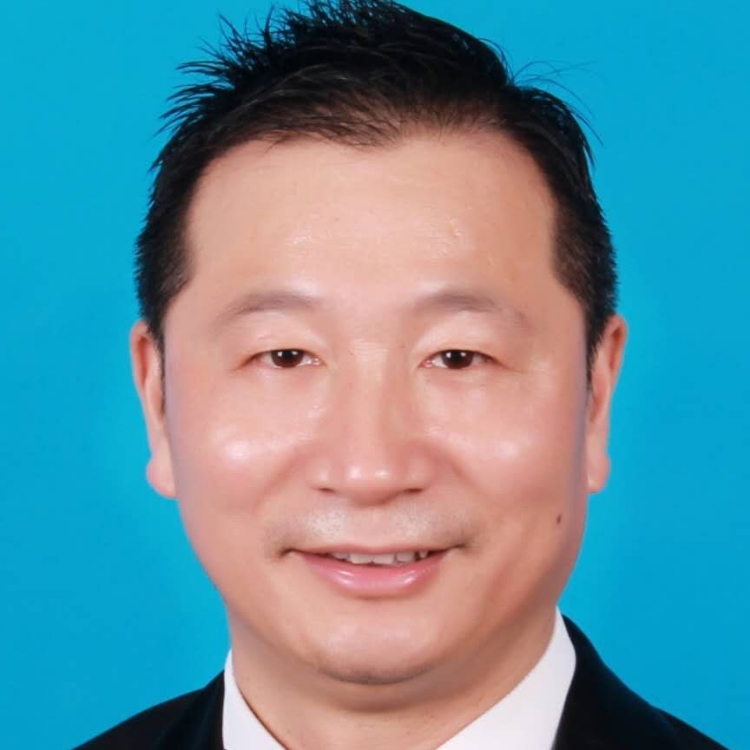 吹薩克斯的舞者