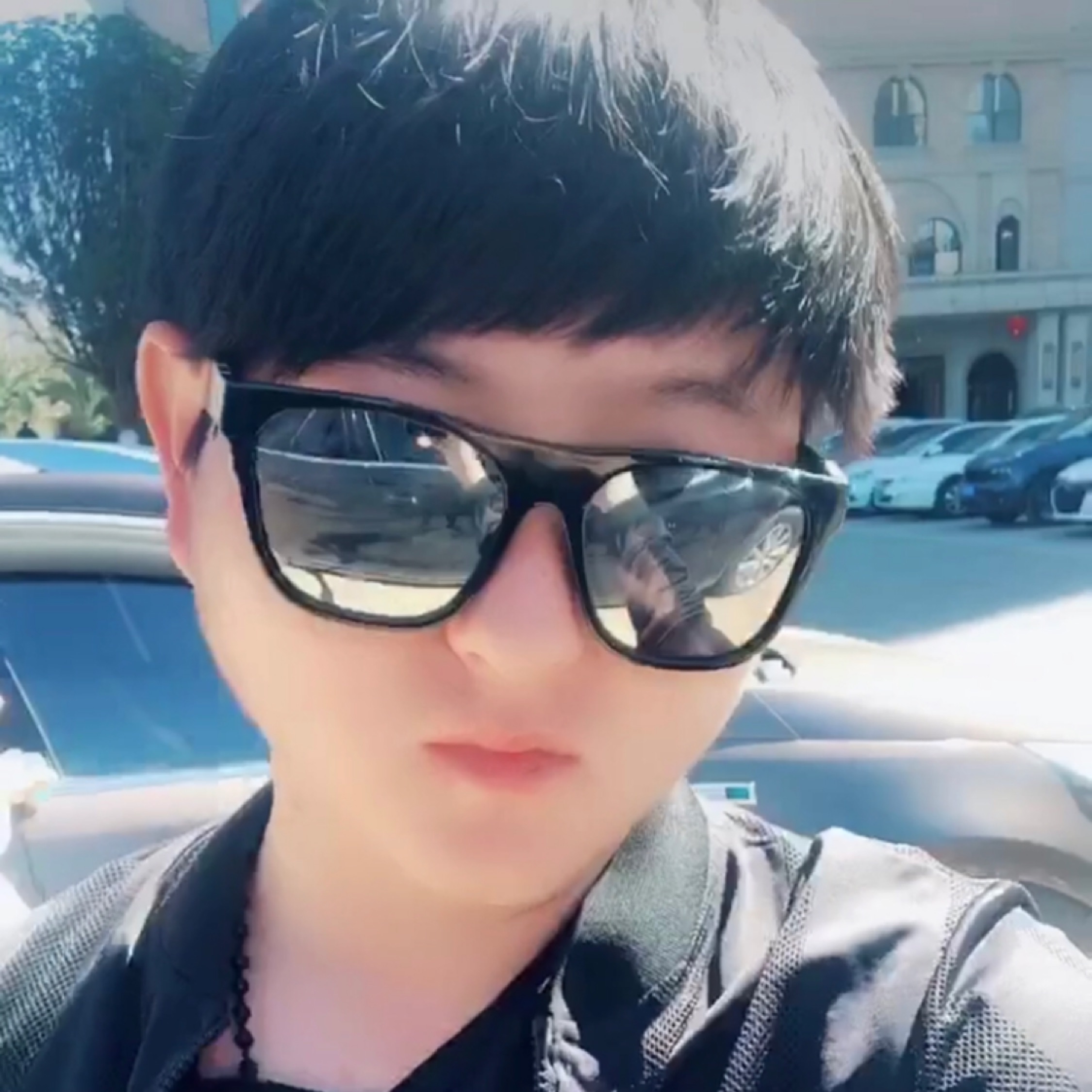 踩风火轮的男人