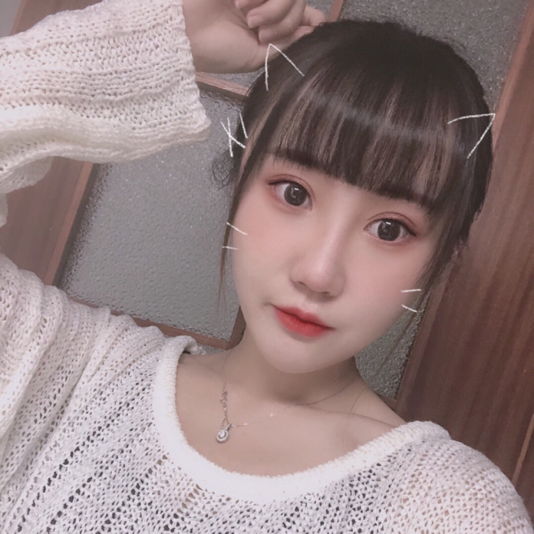 采蘑菇的小姑娘