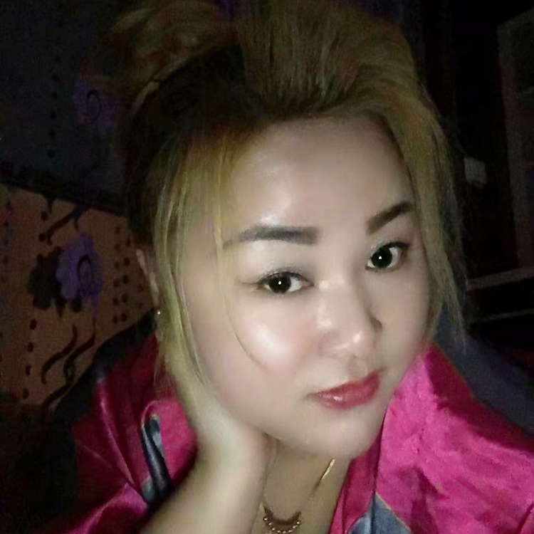 我在悄悄看著你