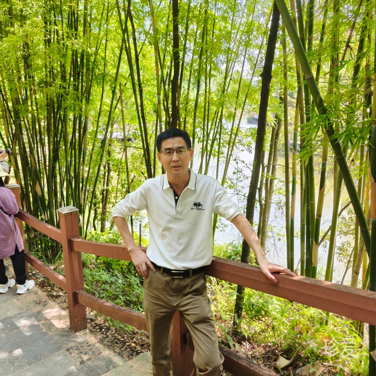 夕阳下的咖啡店