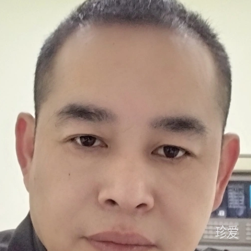 港湾中的一条船