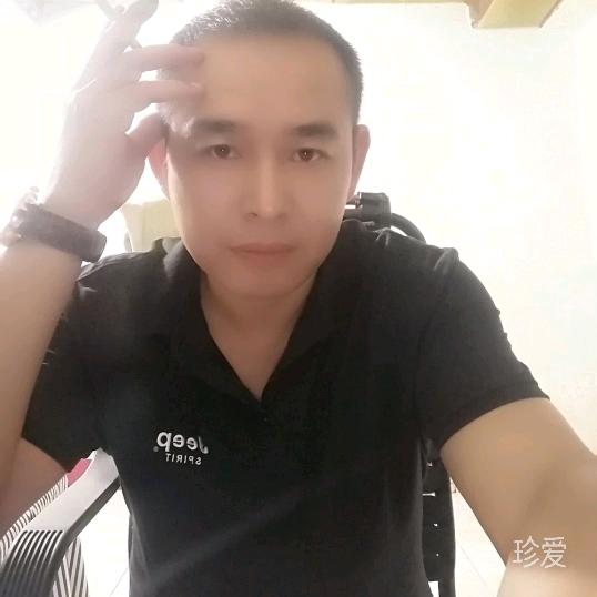 港灣中的一條船