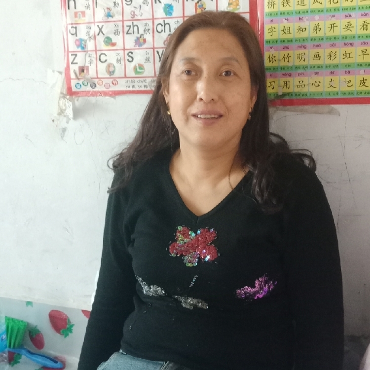 哭红的双眼没人知道