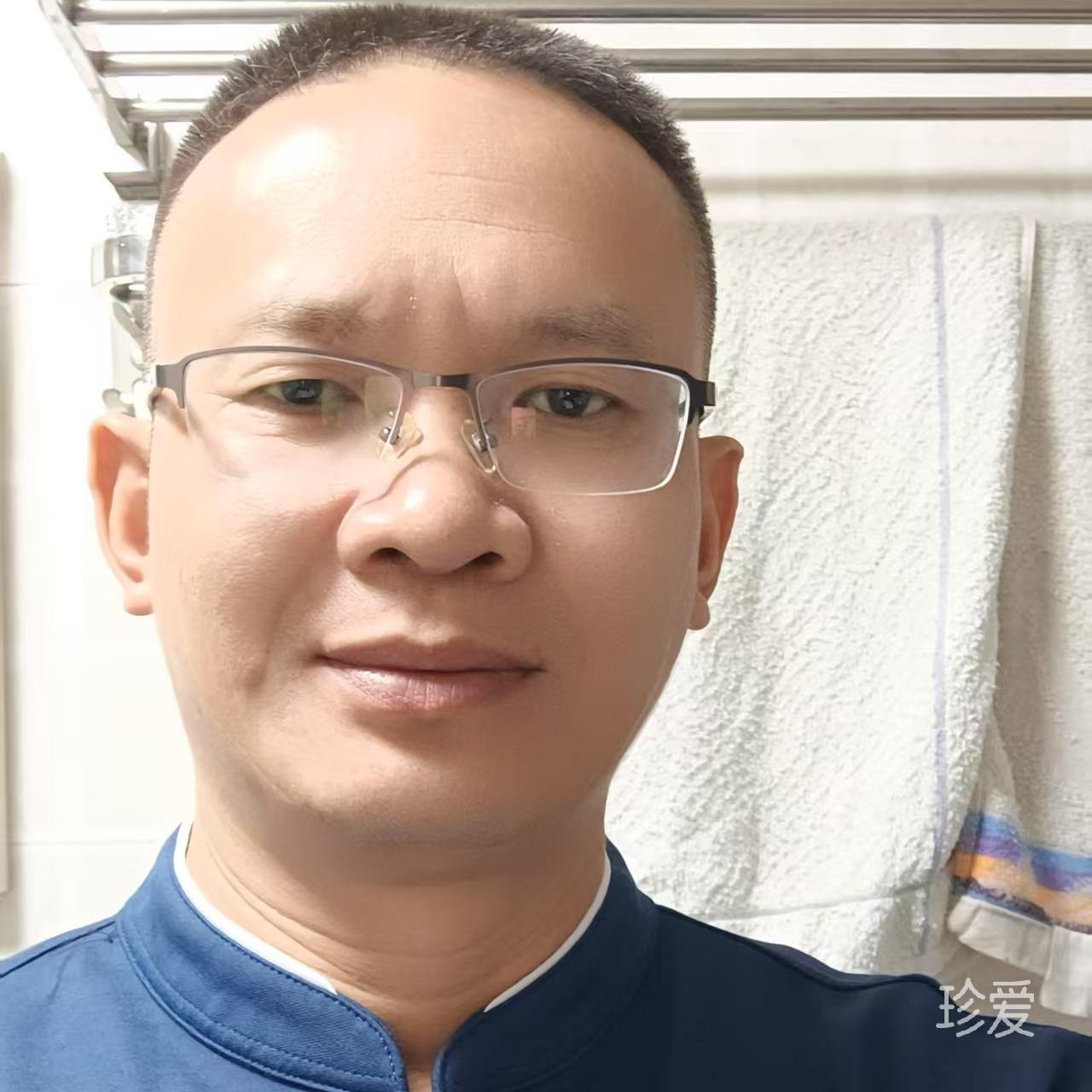 小小鱼儿水中游