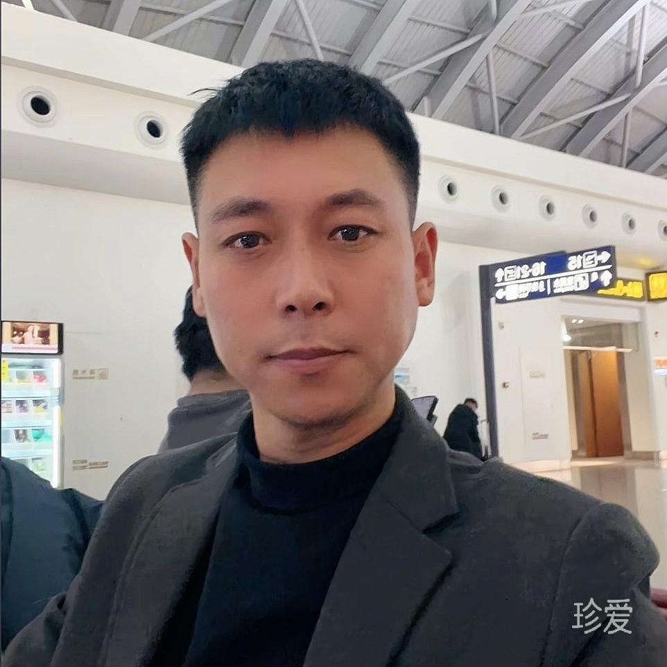 孤独的她
