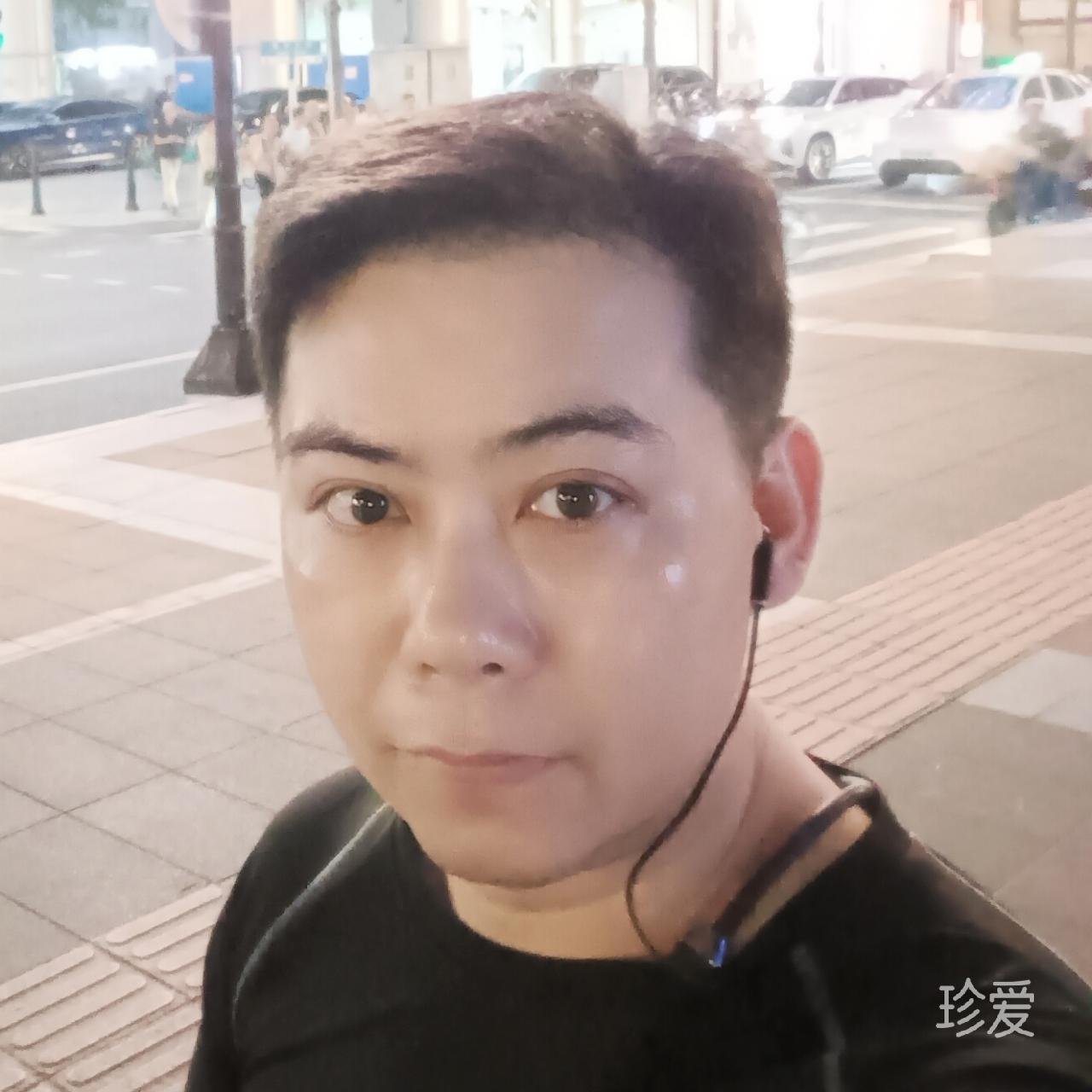 深蓝色