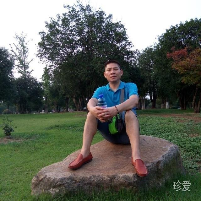 彩虹边的一朵雨云