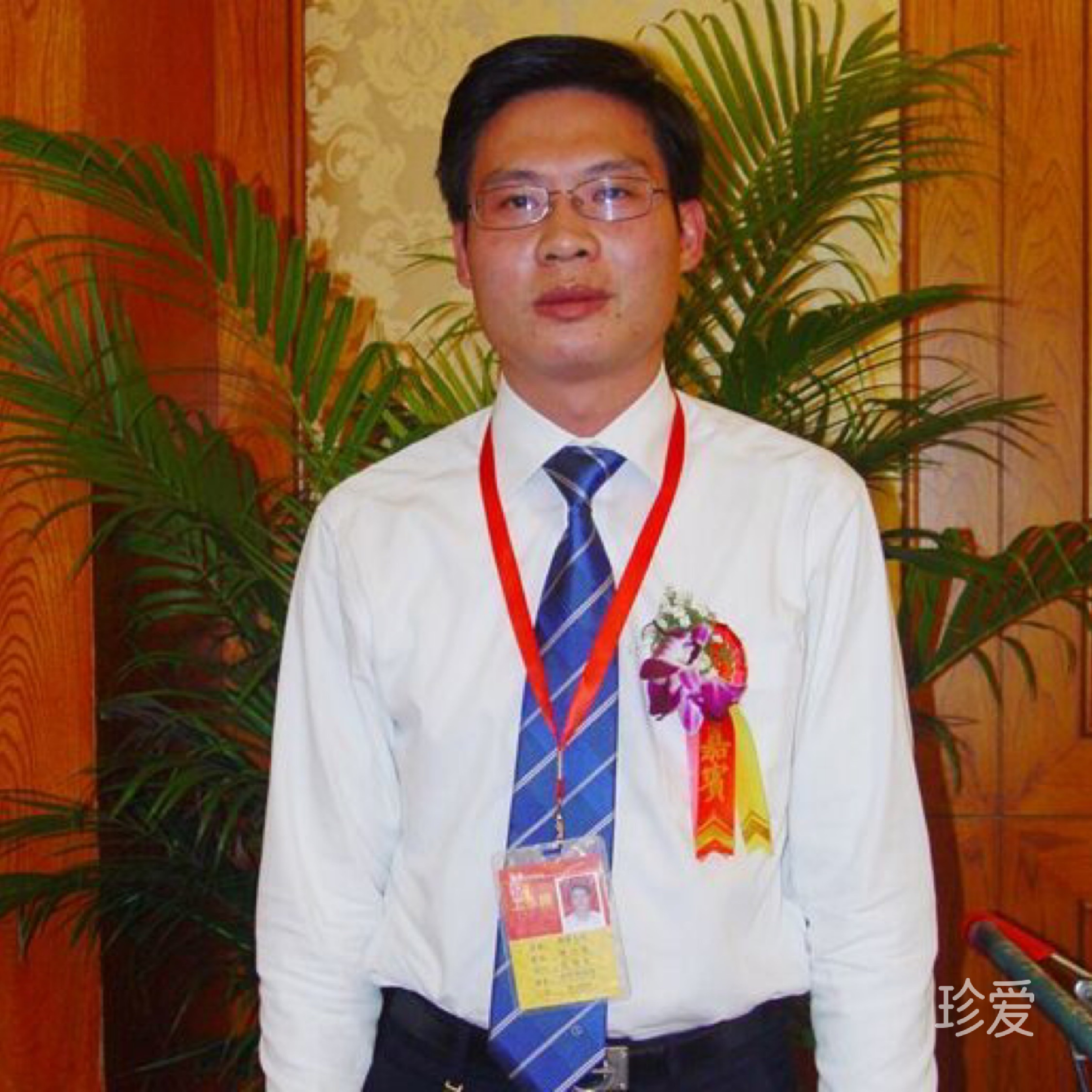 等待玫瑰的男孩