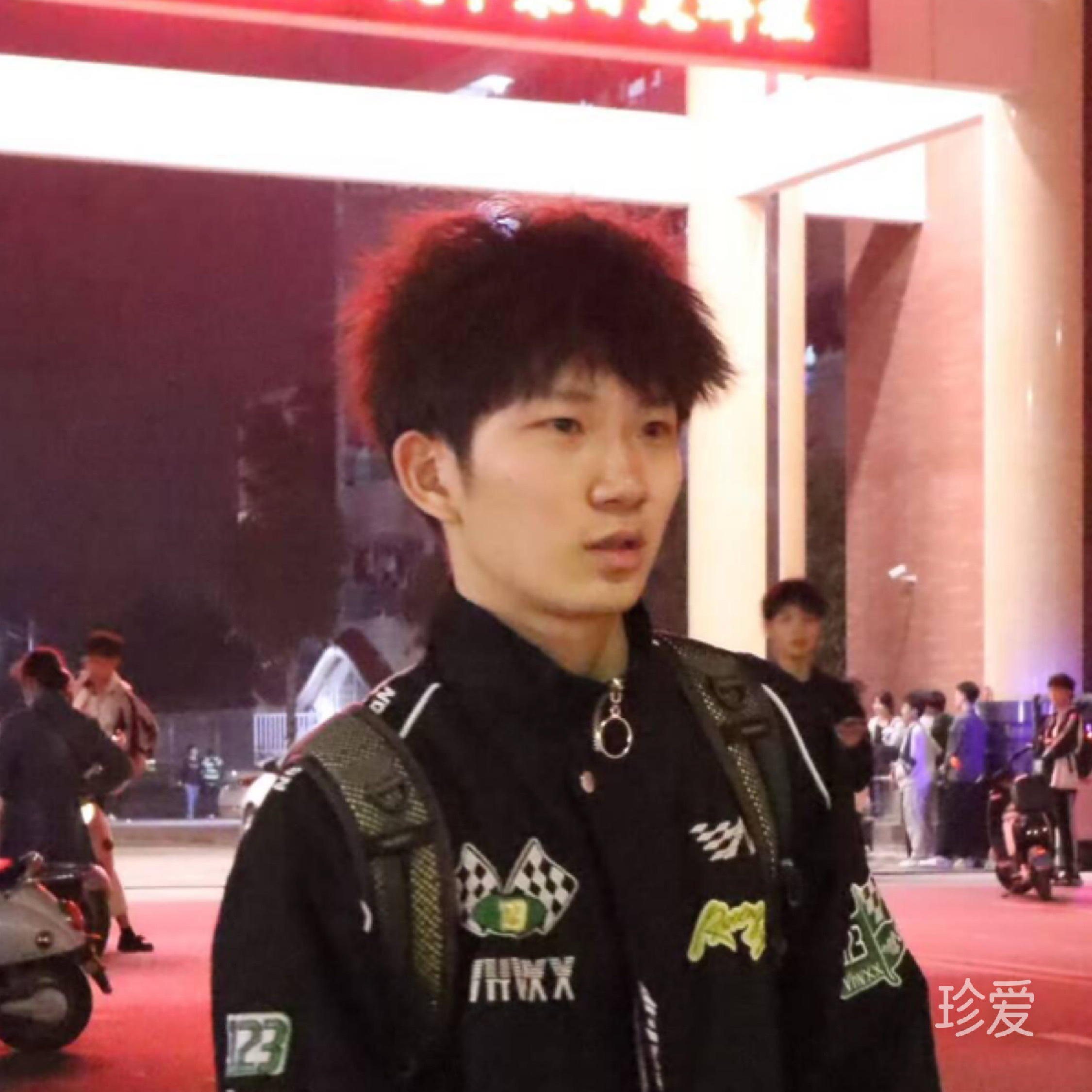 有点小帅