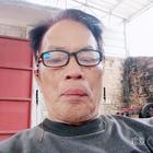 坐在路邊看風(fēng)景