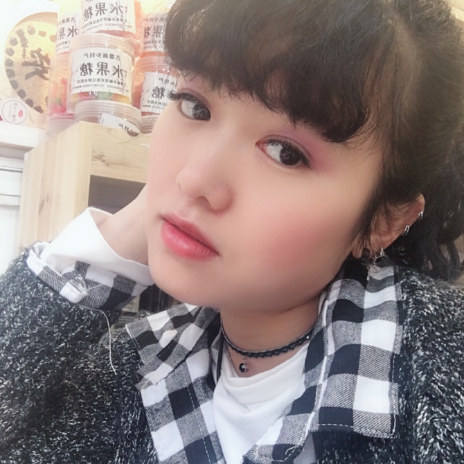 玻璃窗前的苍蝇