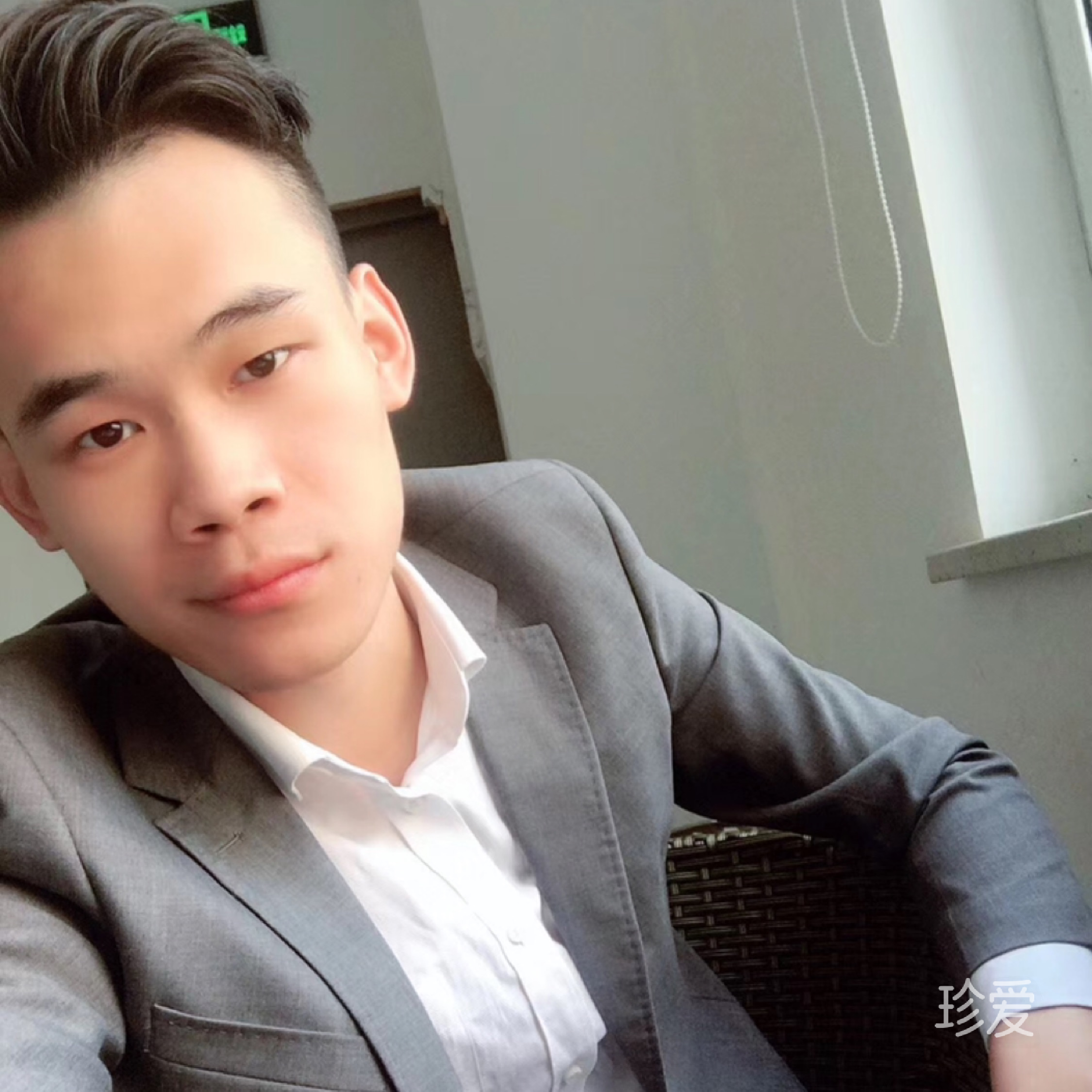 風(fēng)過(guò)群山