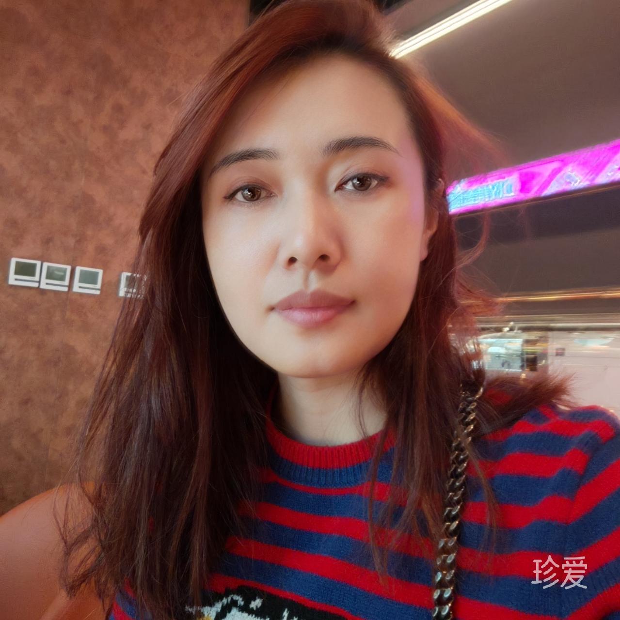 盛開(kāi)的百合花