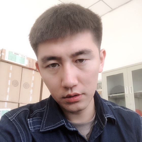 機(jī)智的何先生