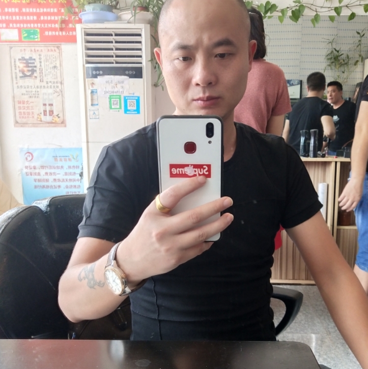 微笑扯疼了嘴角