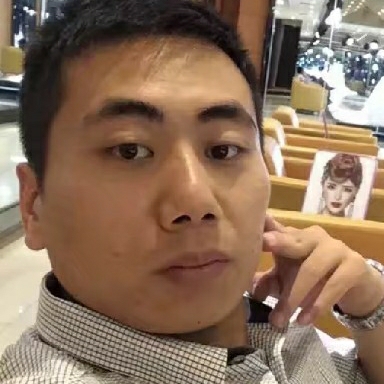 半邊朱唇淺淺嘗