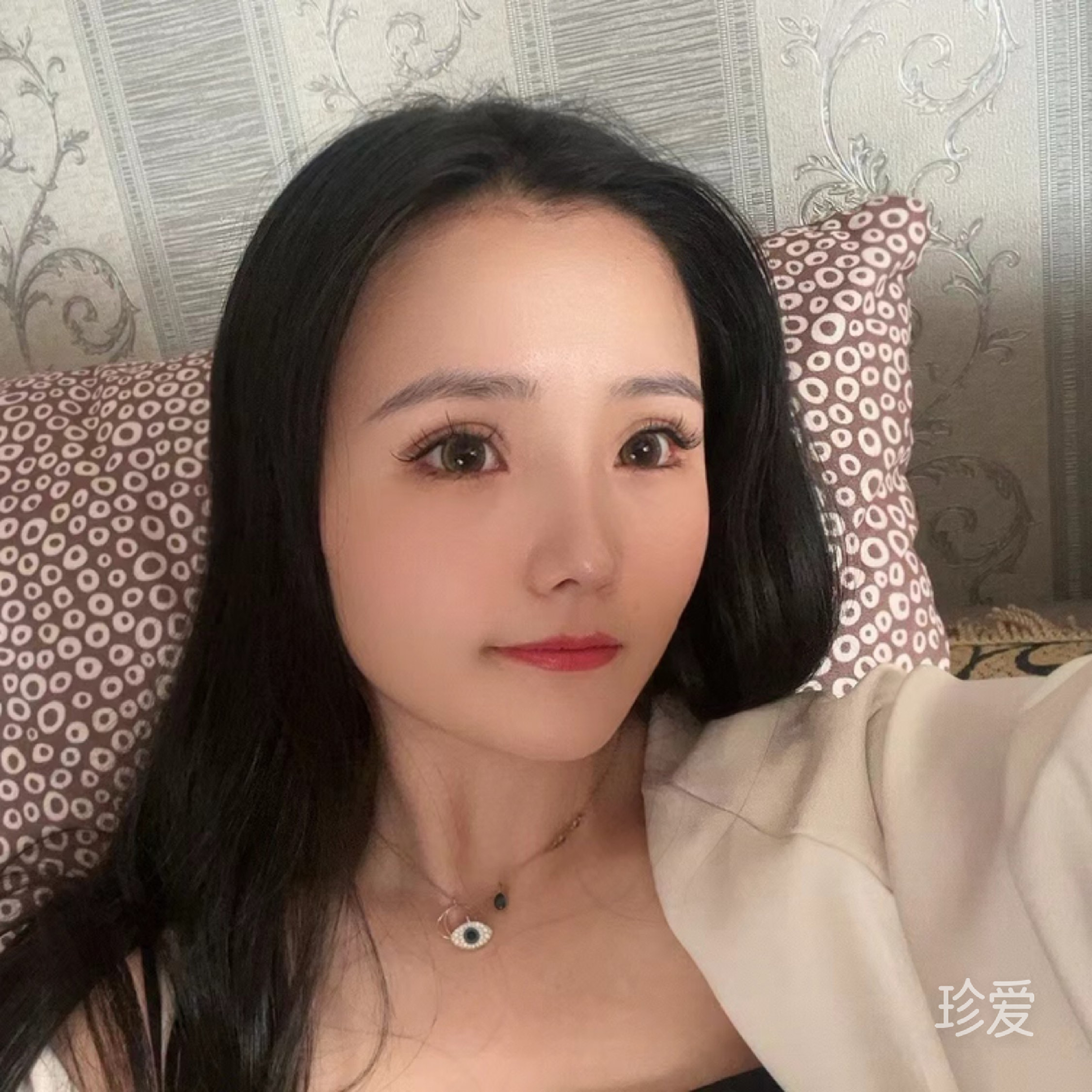 依依