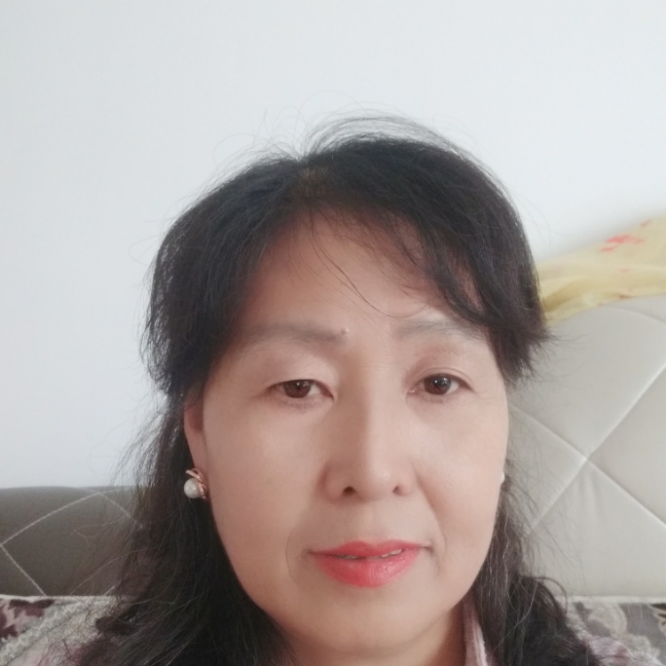 走路帶風的女人