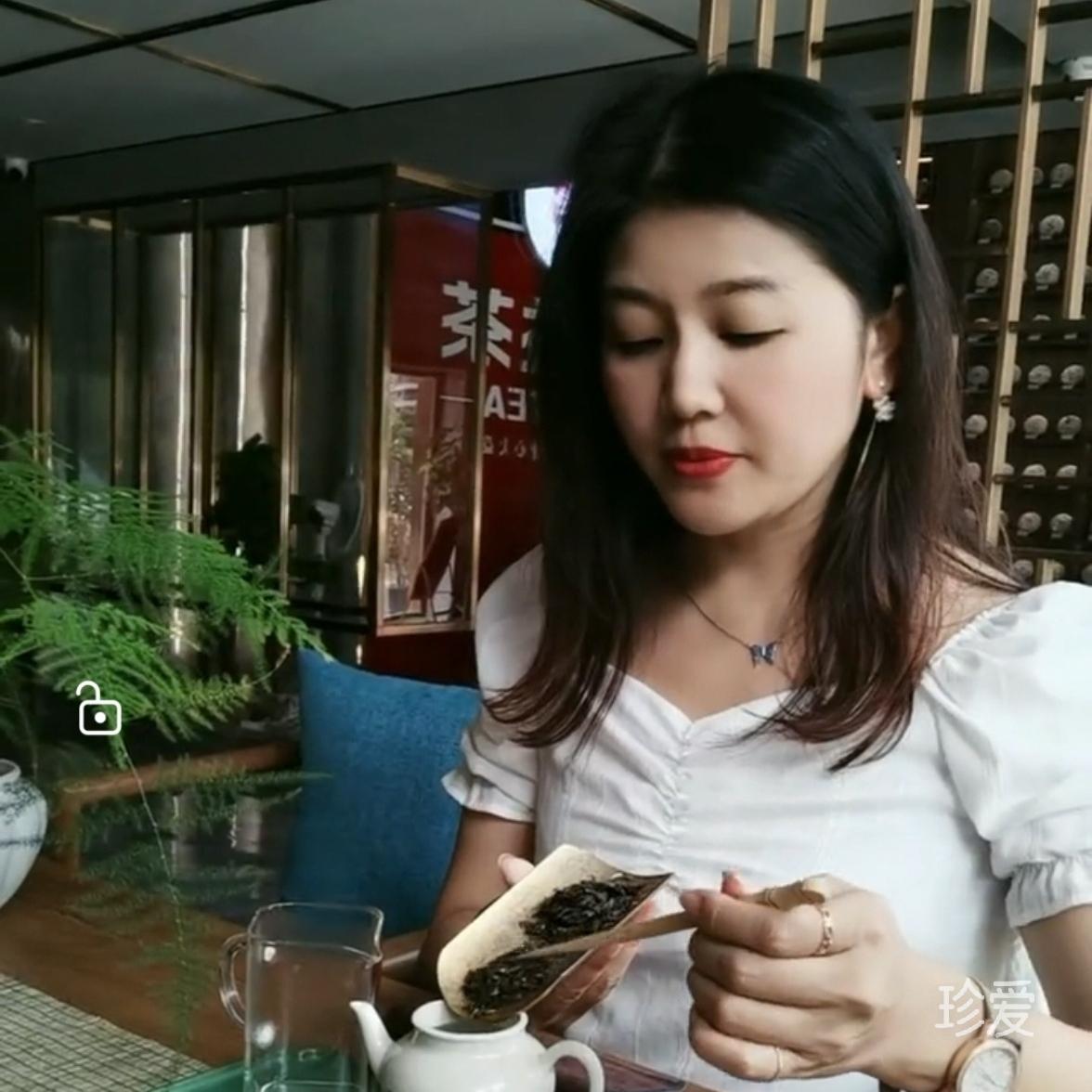 一個(gè)愛笑的女孩