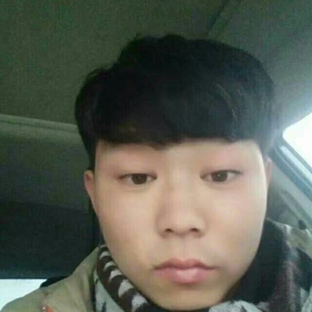 一个寂寞的青少年