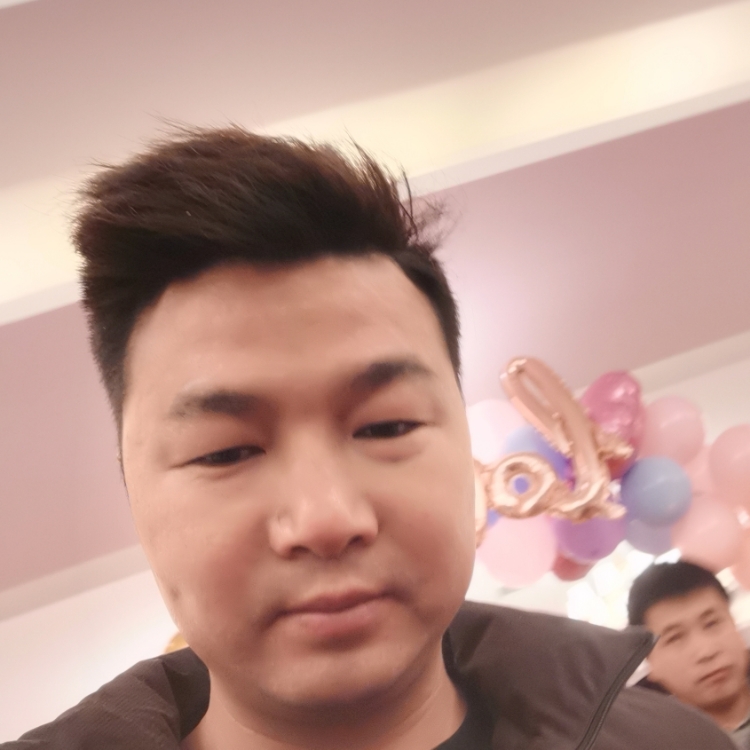 一个眼神的距离