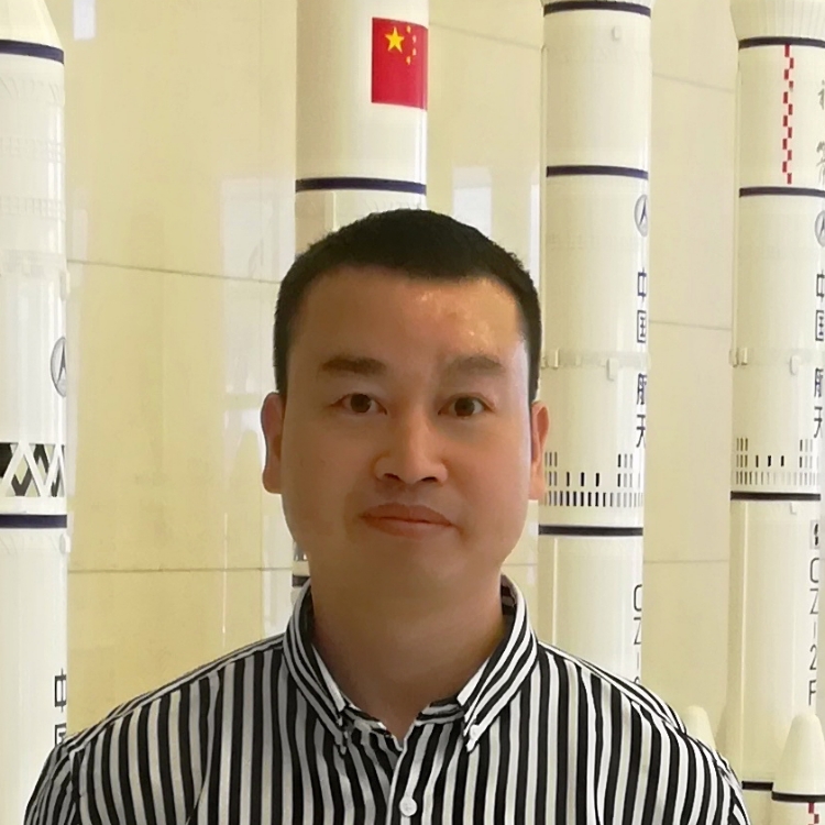 展翅翱翔