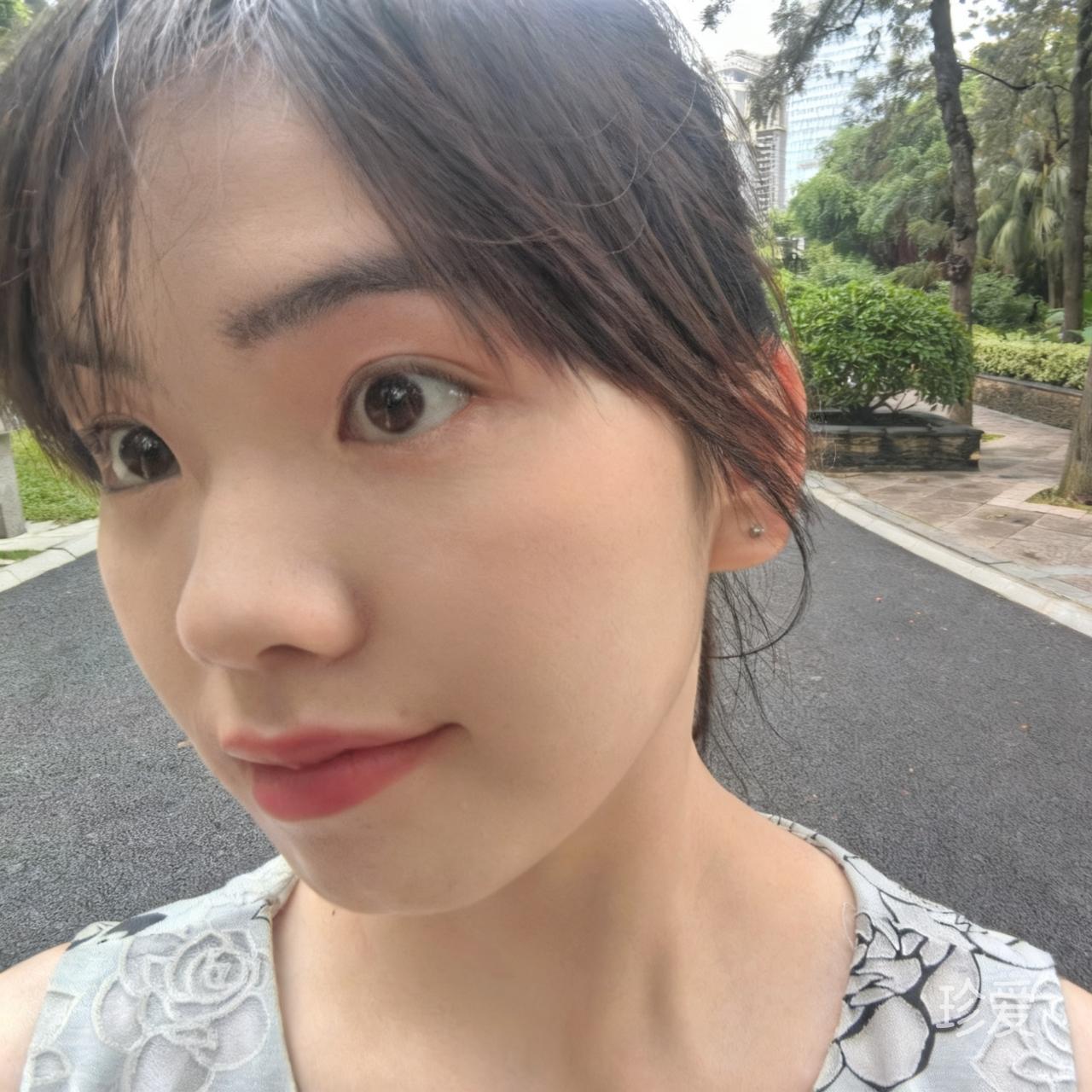 爱喝奶茶的小邓