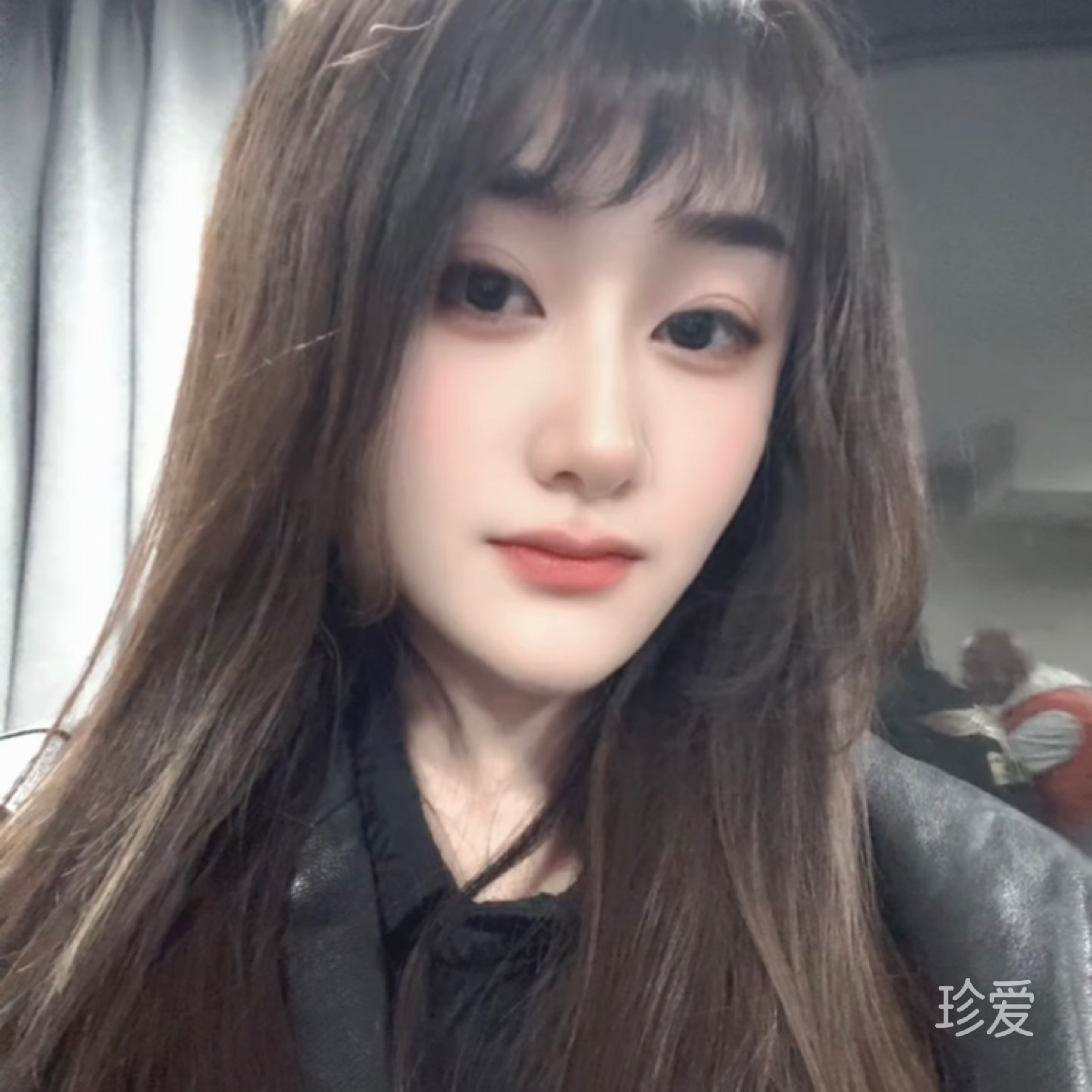 依依