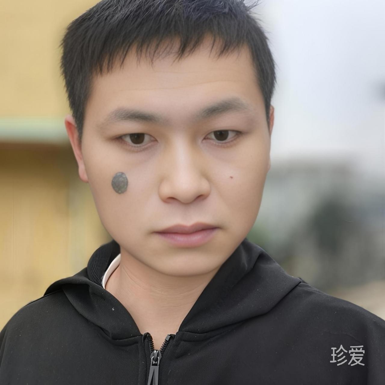 閉仩雙眼默默等待