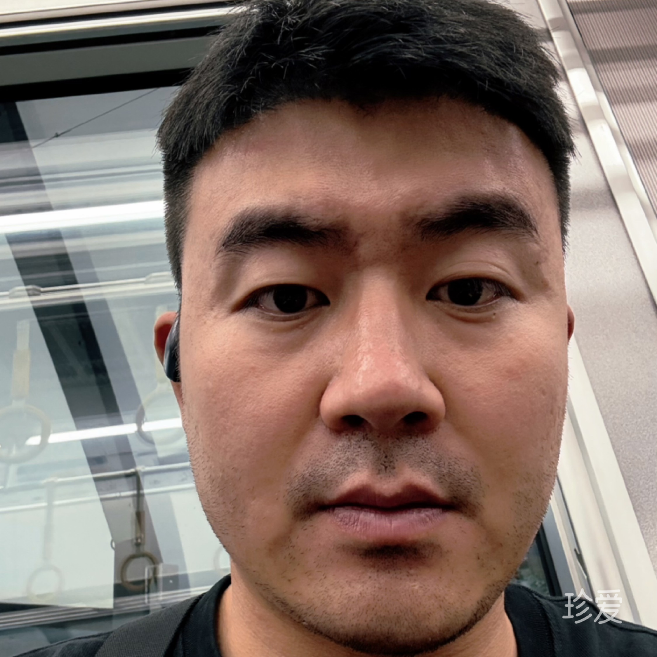 笑不言