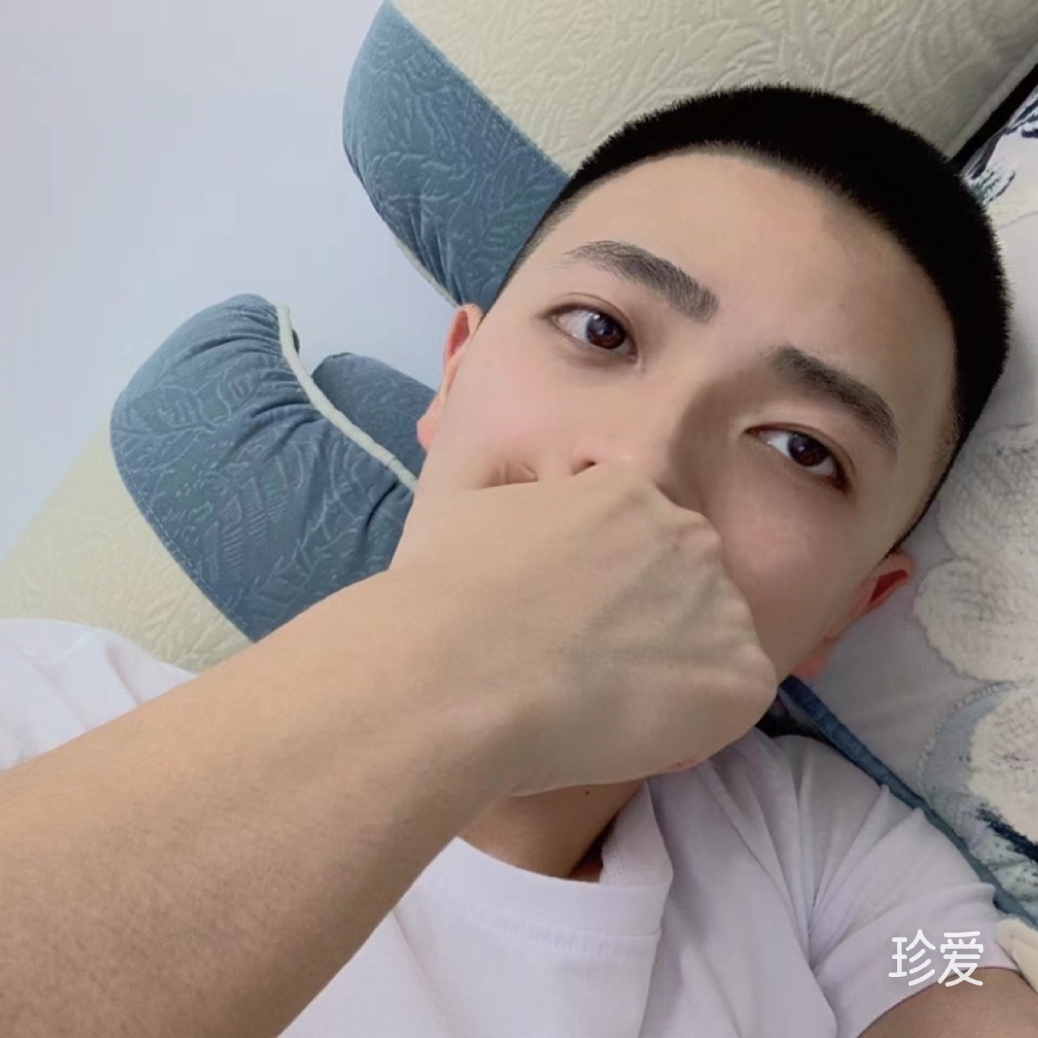 无人与我立黄昏