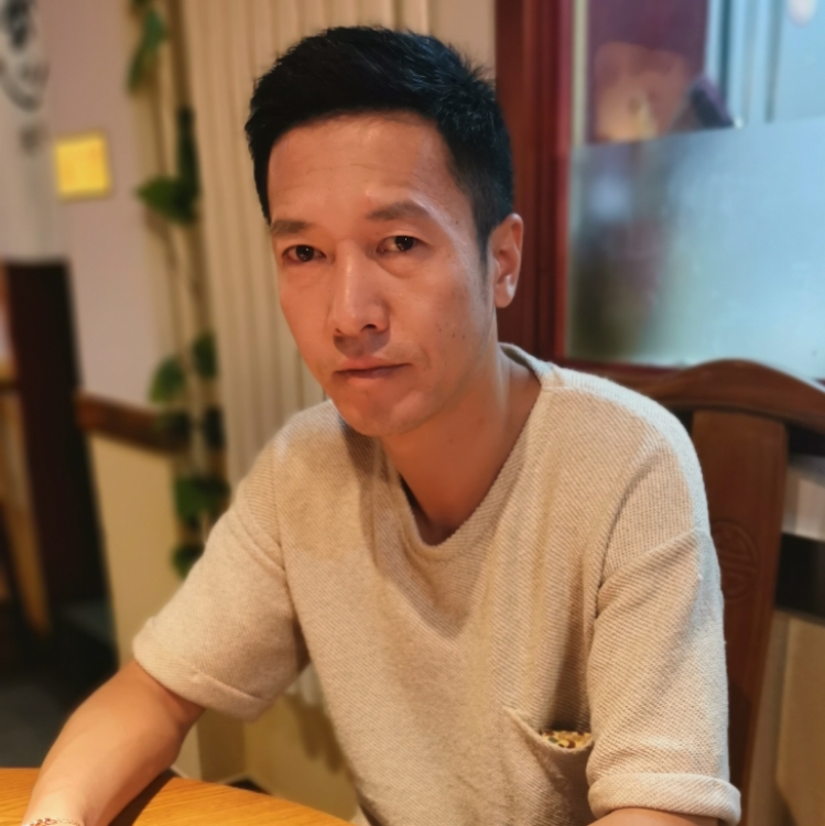 我是一顆小石頭