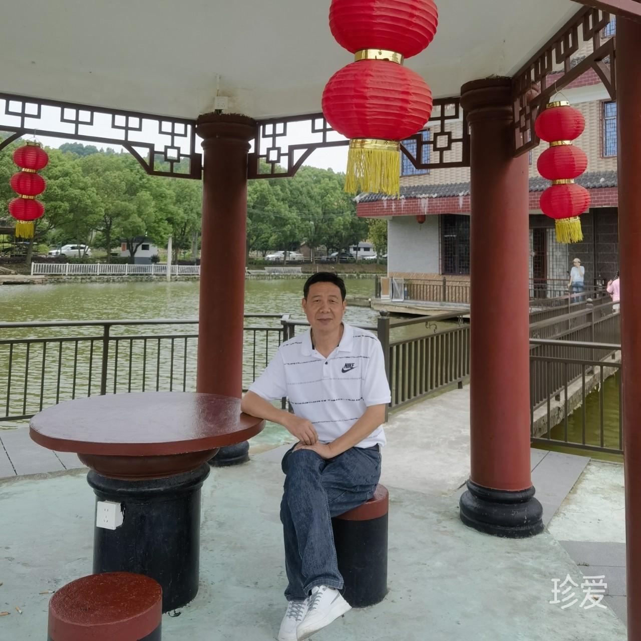 海阔凭鱼跃
