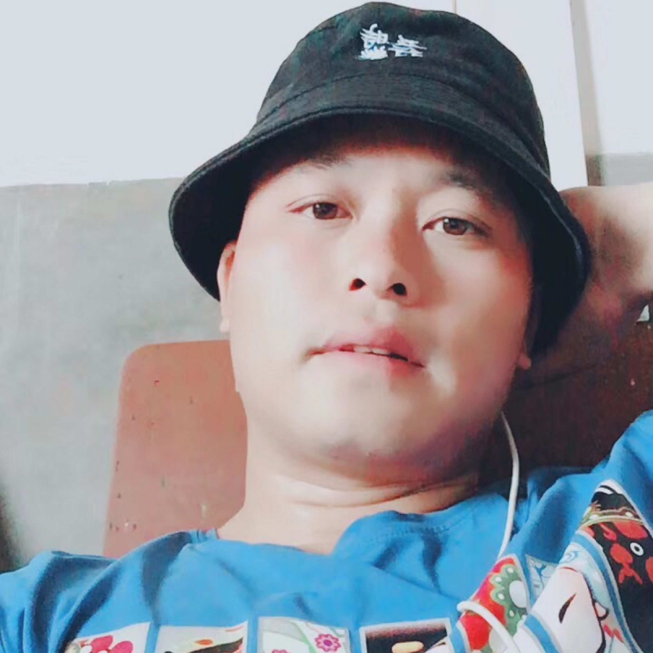 醉臥松下聽雨聲