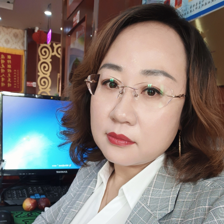 夜空下的白玫瑰