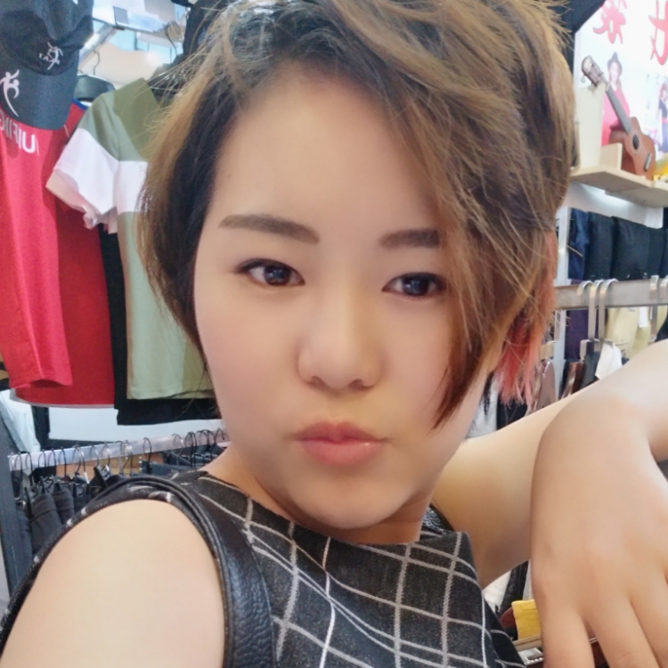 爱吃西瓜的猫猫