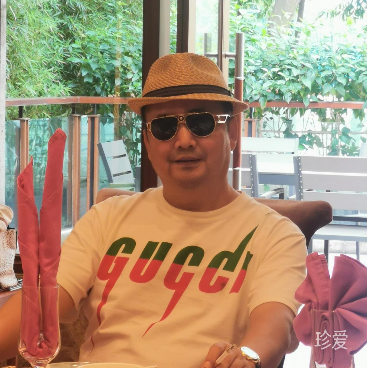 爰洗澡的大象