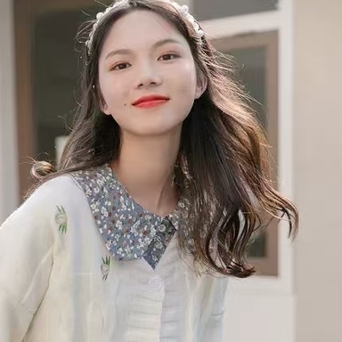 一個人在路上行走