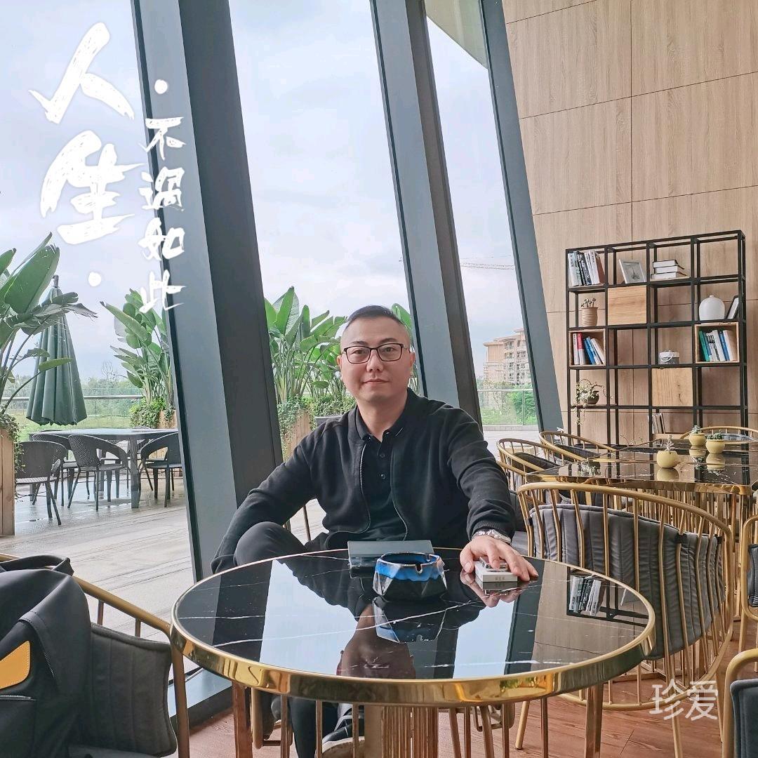 骑着摩托逛成都